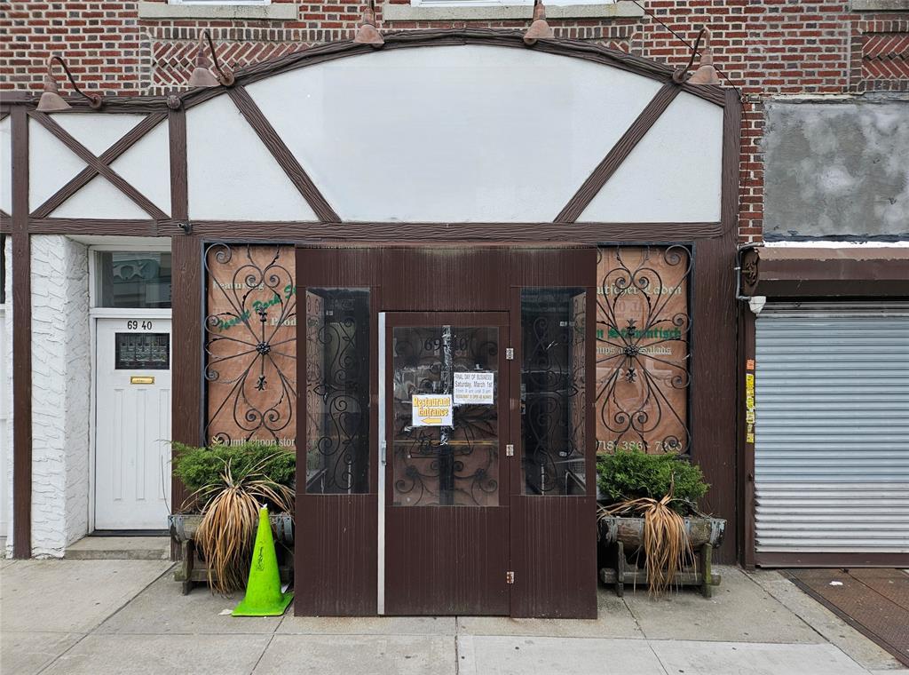 6940 Myrtle Ave, Glendale, NY for lease Building Photo- Image 1 of 16