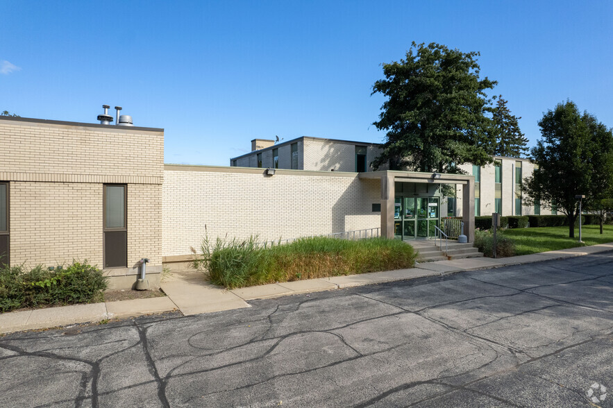 1616 Grand Ave, Waukegan, IL for lease - Building Photo - Image 3 of 16