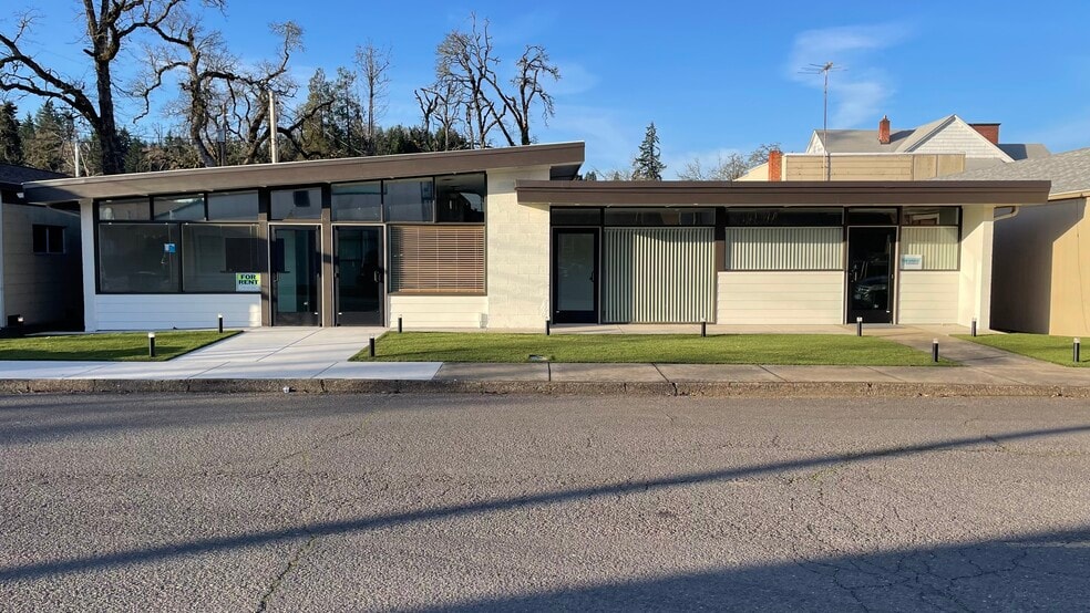 508 E Whiteaker Ave, Cottage Grove, OR for lease - Building Photo - Image 2 of 4