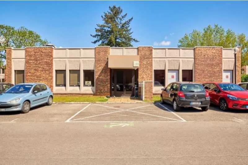 Flex in Vénissieux for lease - Building Photo - Image 1 of 9