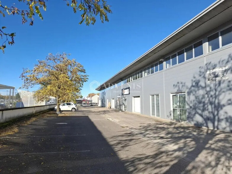 Retail in Nancy for lease - Building Photo - Image 3 of 6