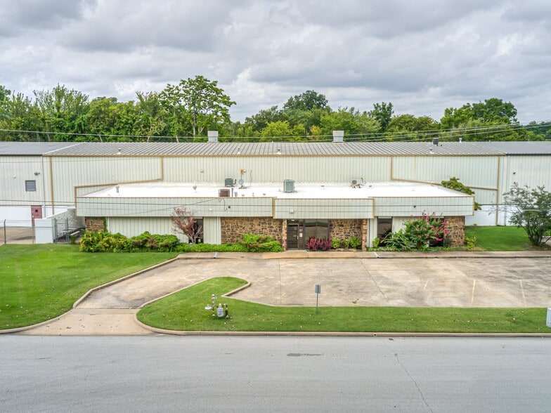 1150 N Iroquois Ave, Tulsa, OK for lease - Building Photo - Image 2 of 11