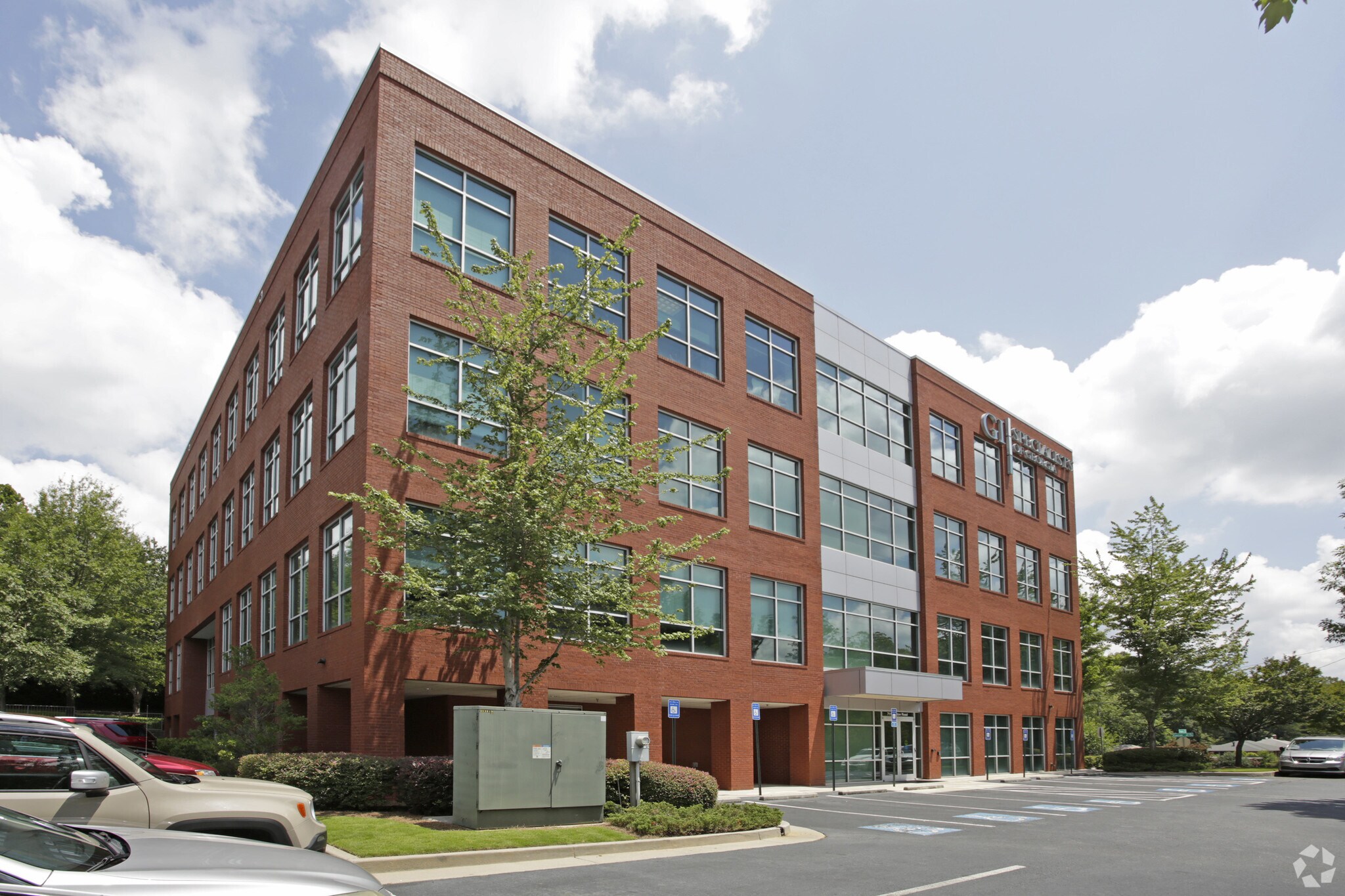 711 Canton Rd NE, Marietta, GA for lease Building Photo- Image 1 of 6
