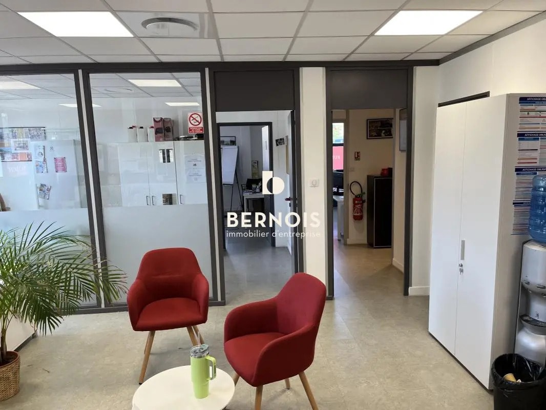 Office in La Garde for lease Building Photo- Image 1 of 7