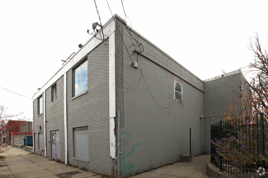 822 E Market St, Louisville, KY for lease - Primary Photo - Image 2 of 7