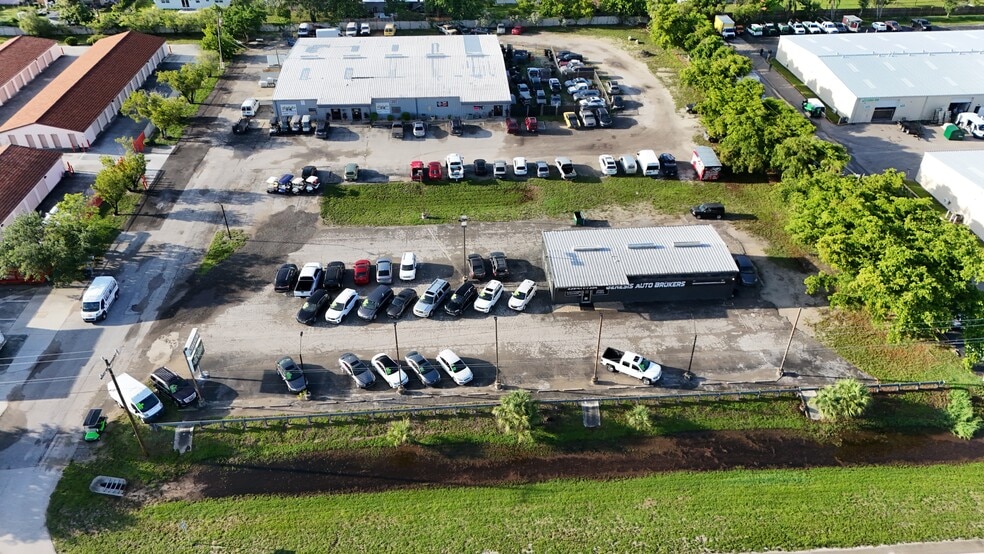 1302 NE Pine Island Rd, Cape Coral, FL for sale - Building Photo - Image 2 of 3