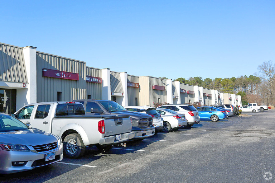 11861 Canon Blvd, Newport News, VA for lease - Primary Photo - Image 2 of 7