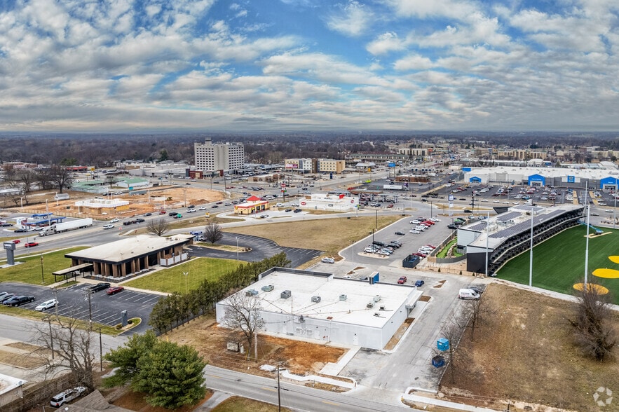 1845 E Turner Blvd, Springfield, MO for lease - Aerial - Image 2 of 4