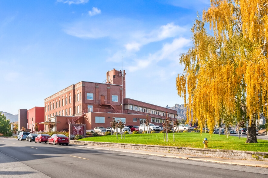 300 Okanogan Ave, Wenatchee, WA for sale - Primary Photo - Image 1 of 21