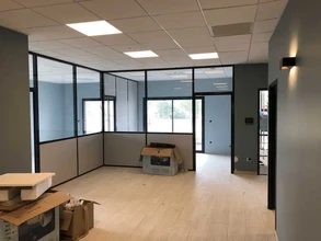 Office in Bouc-Bel-Air for lease Interior Photo- Image 1 of 3