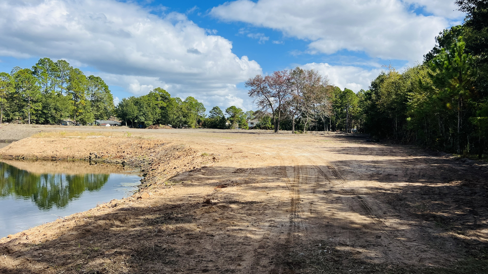 985 Pineland Ave, Hinesville, GA for sale - Primary Photo - Image 1 of 4