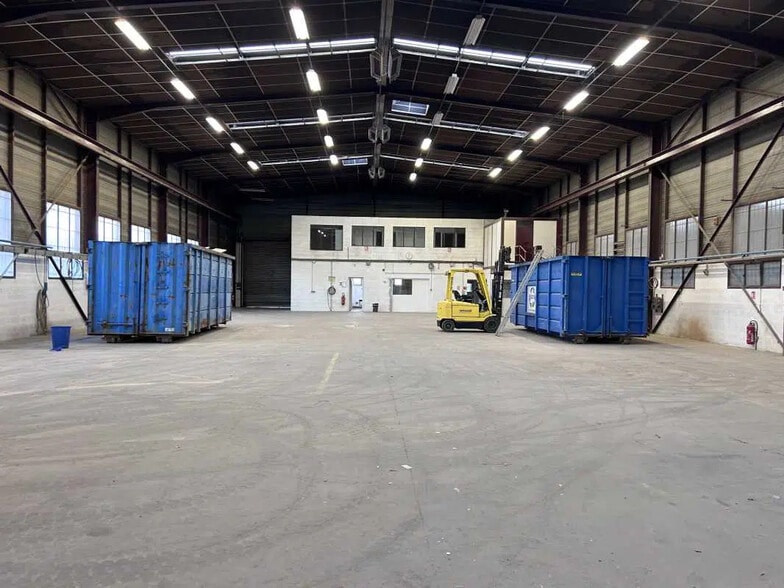 15 Rue Ampère, Chassieu for lease - Interior Photo - Image 3 of 10