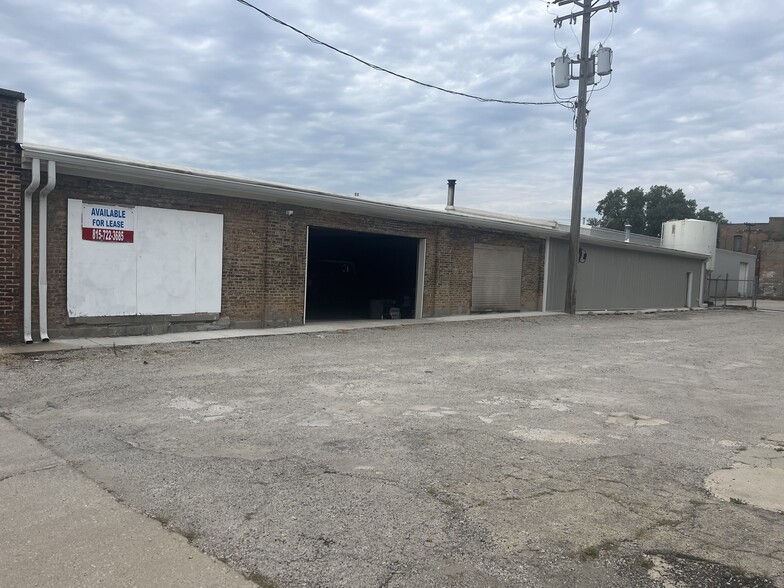 801 E Cass St, Joliet, IL for lease - Building Photo - Image 3 of 11