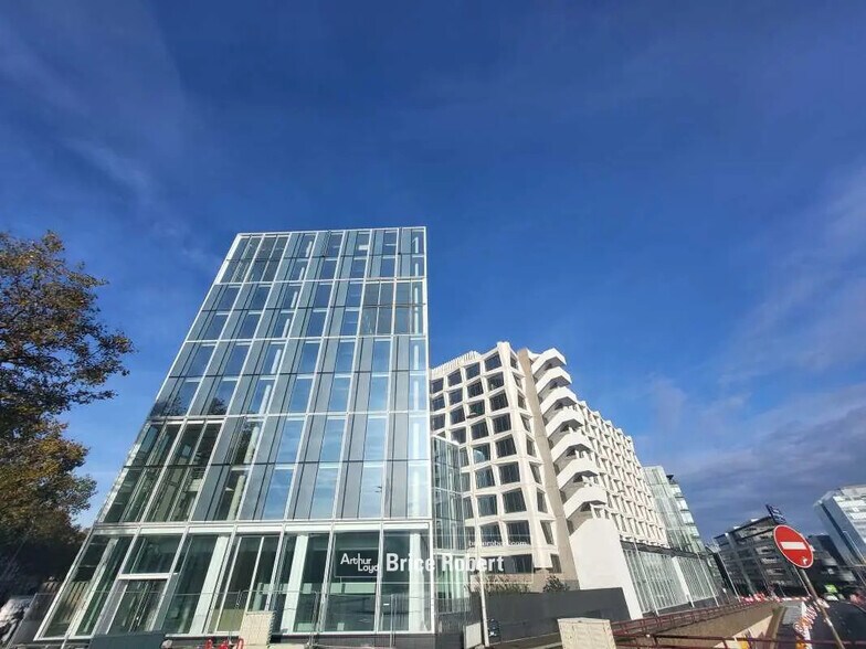 Flex in Lyon for lease - Building Photo - Image 1 of 29