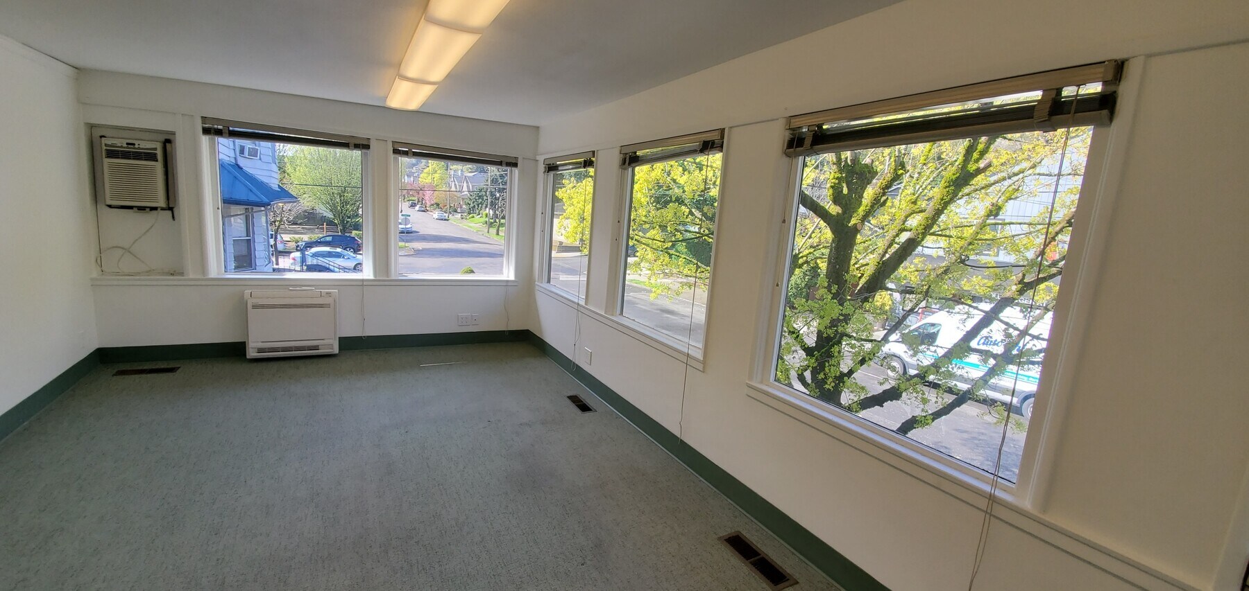 56205622 SW Kelly Ave, Portland, OR 97239 Macadam MiniStorage