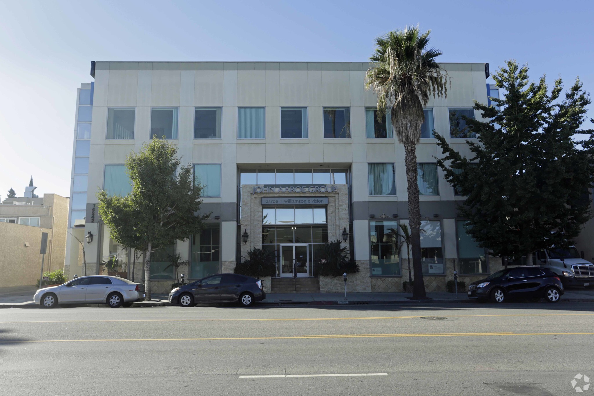 14242 Ventura Blvd, Sherman Oaks, CA for sale Primary Photo- Image 1 of 1