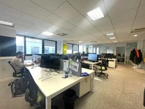 Office in Levallois-Perret for lease Interior Photo- Image 1 of 6