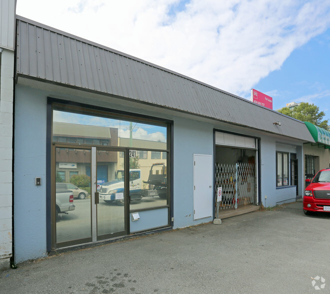 239-241 E 1st St, North Vancouver, BC for lease - Primary Photo - Image 2 of 3