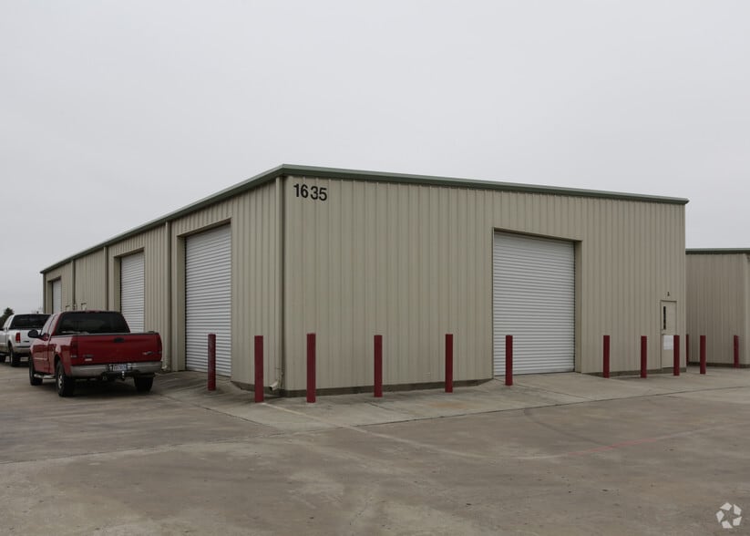 1635 Dickinson Ave, Dickinson, TX for lease - Primary Photo - Image 1 of 17