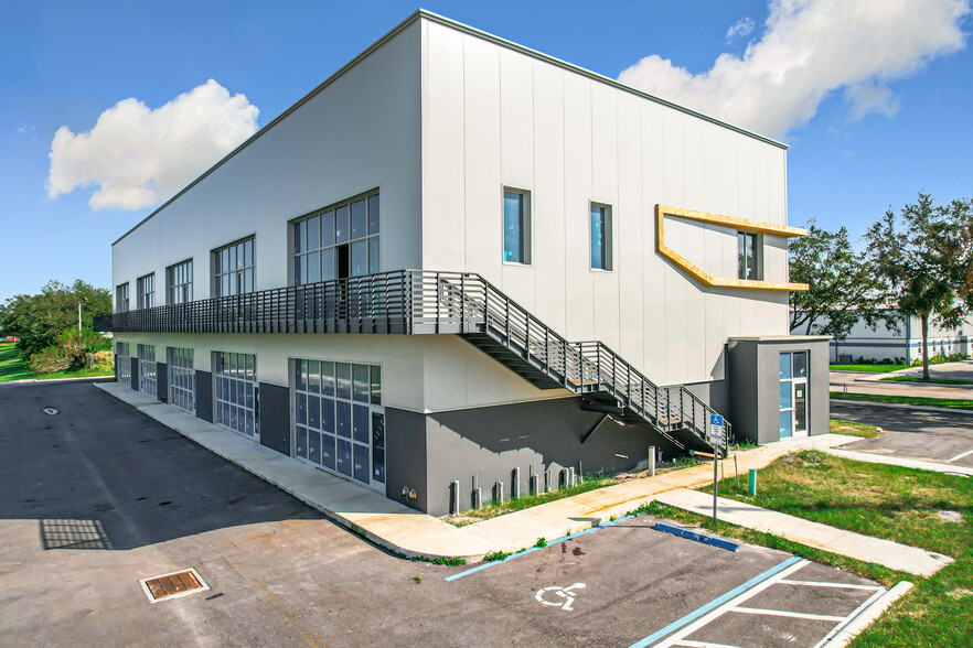 705 Hennis Rd, Winter Garden, FL for lease - Building Photo - Image 1 of 11