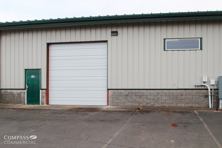 20671 High Desert Ln, Bend, OR for lease - Building Photo - Image 3 of 8