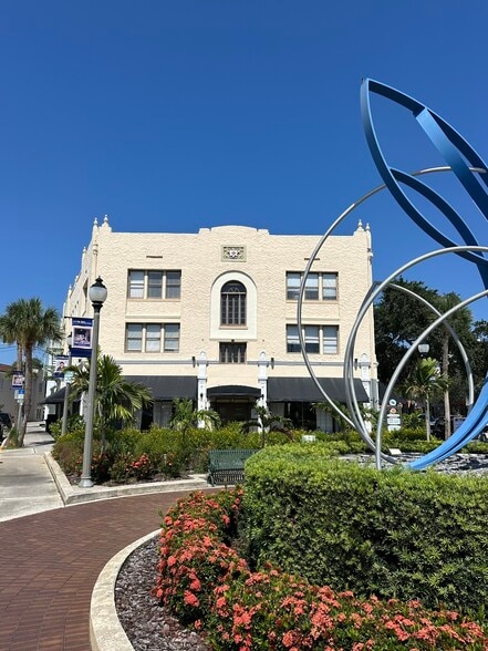 927 E New Haven Ave, Melbourne, FL for lease - Building Photo - Image 1 of 14