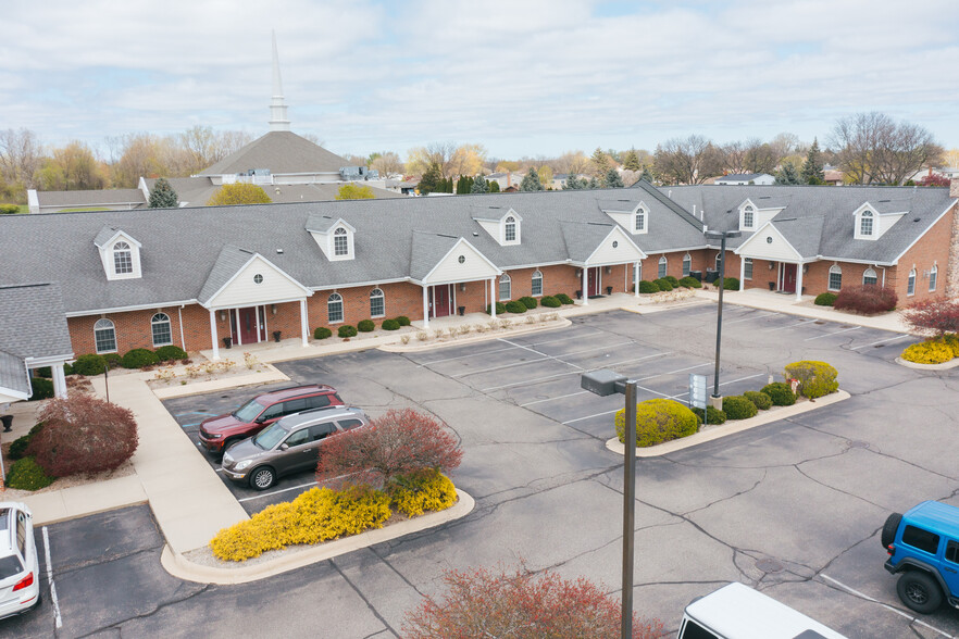 39242 Dequindre Rd, Sterling Heights, MI for lease - Building Photo - Image 3 of 12