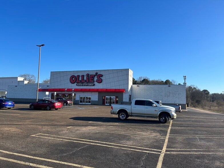 1175 E County Line Rd, Jackson, MS for lease - Building Photo - Image 2 of 8