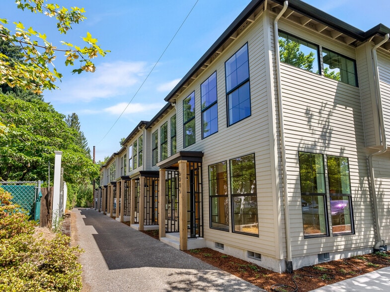 New Construction - 17 Units portfolio of 3 properties for sale on LoopNet.com - Building Photo - Image 2 of 62