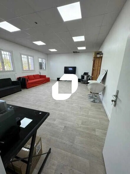 Office in Eaubonne for lease - Building Photo - Image 1 of 16