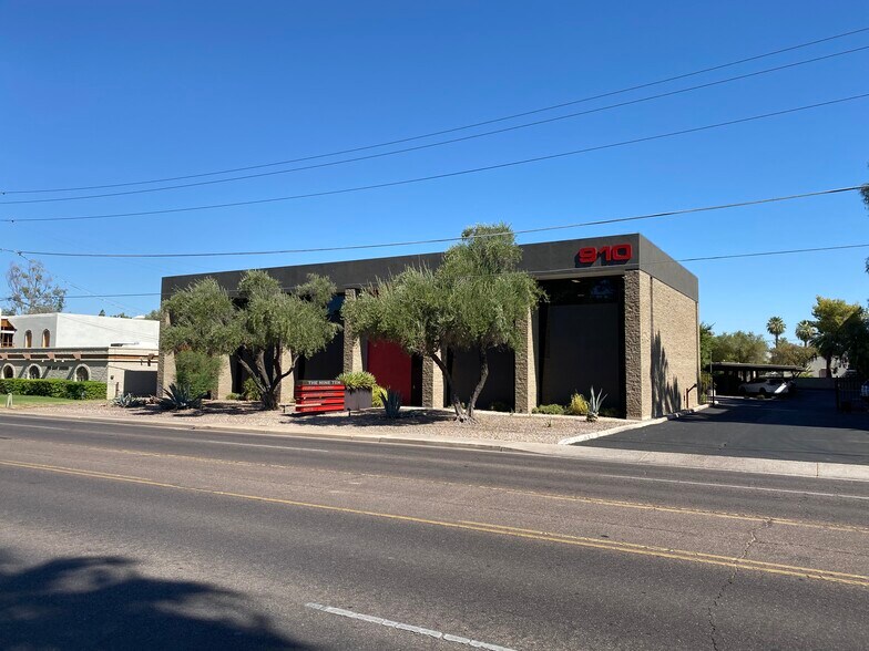 910 E Osborn Rd, Phoenix, AZ for lease - Building Photo - Image 1 of 15