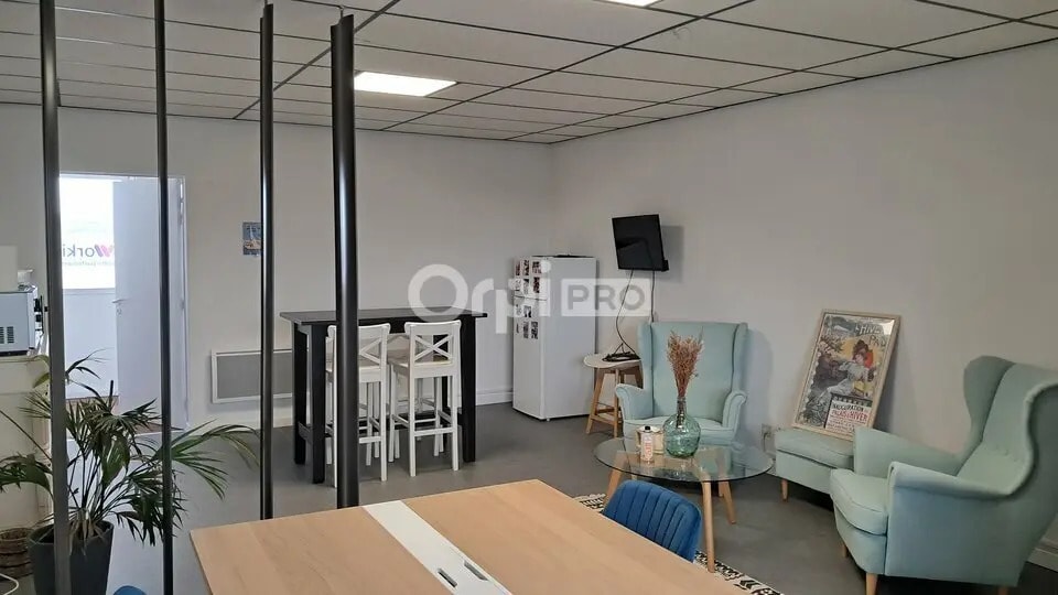 Office in Serres-Castet for lease - Interior Photo - Image 1 of 10