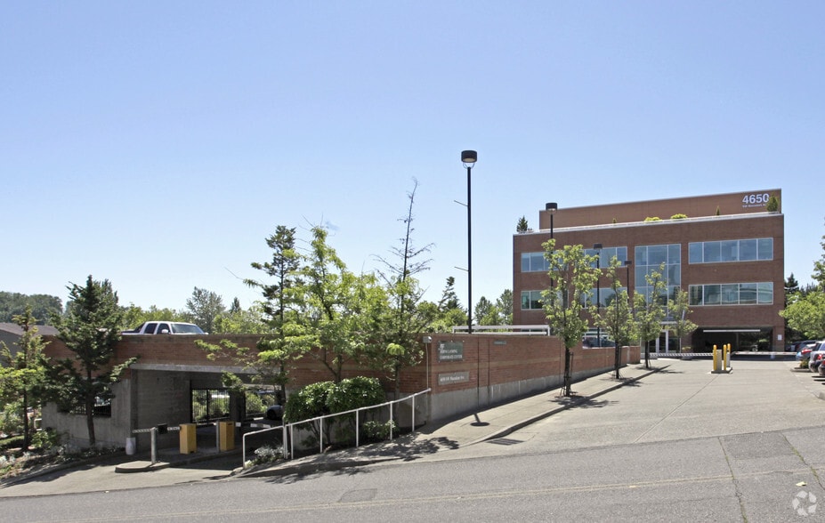 4650 SW Macadam Ave, Portland, OR for lease - Primary Photo - Image 1 of 24
