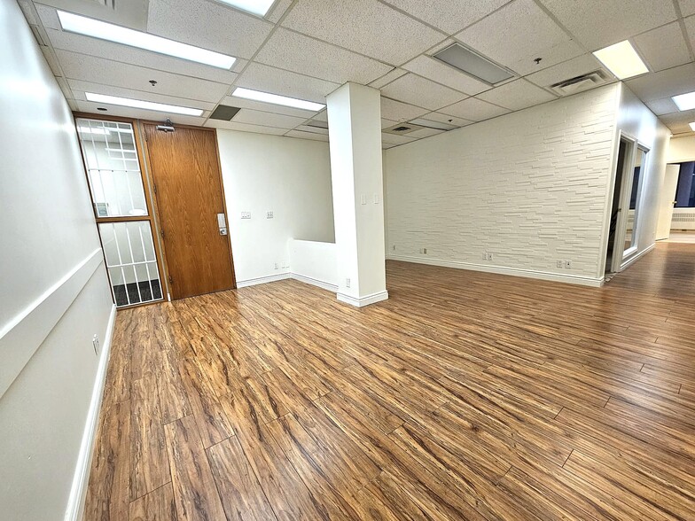 1112 W Pender St, Vancouver, BC for lease - Interior Photo - Image 3 of 19