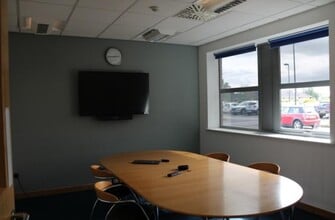 Crow Arch Ln, Ringwood for lease Interior Photo- Image 2 of 4