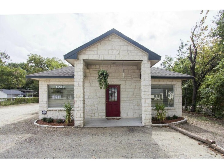 1737 W 2nd Ave, Corsicana, TX 75110