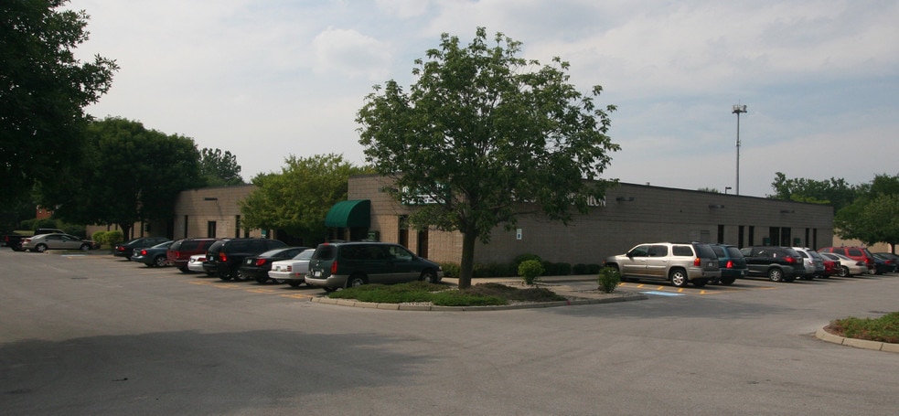921-923 Northcrest shopping Ctr, Fort Wayne, IN for sale - Building Photo - Image 1 of 1