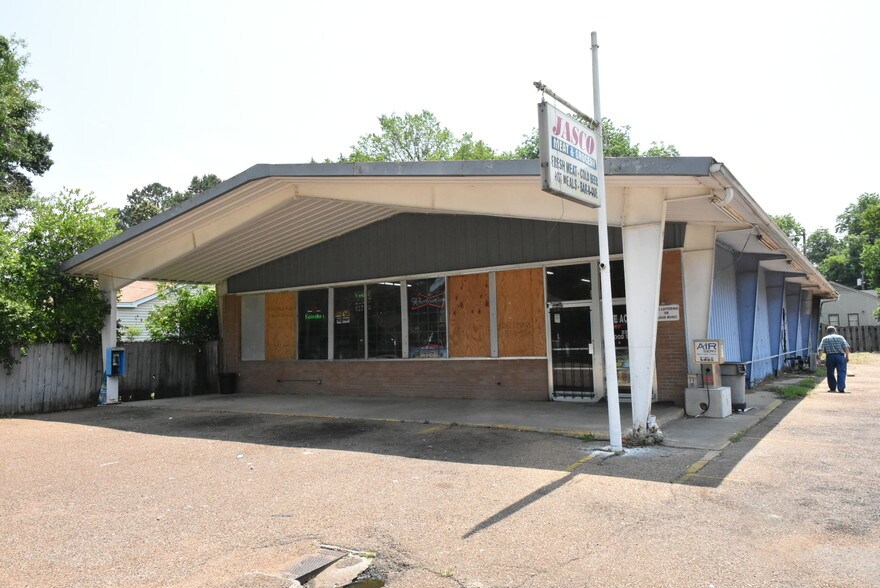 1602 Grand Ave, Yazoo City, MS 39194