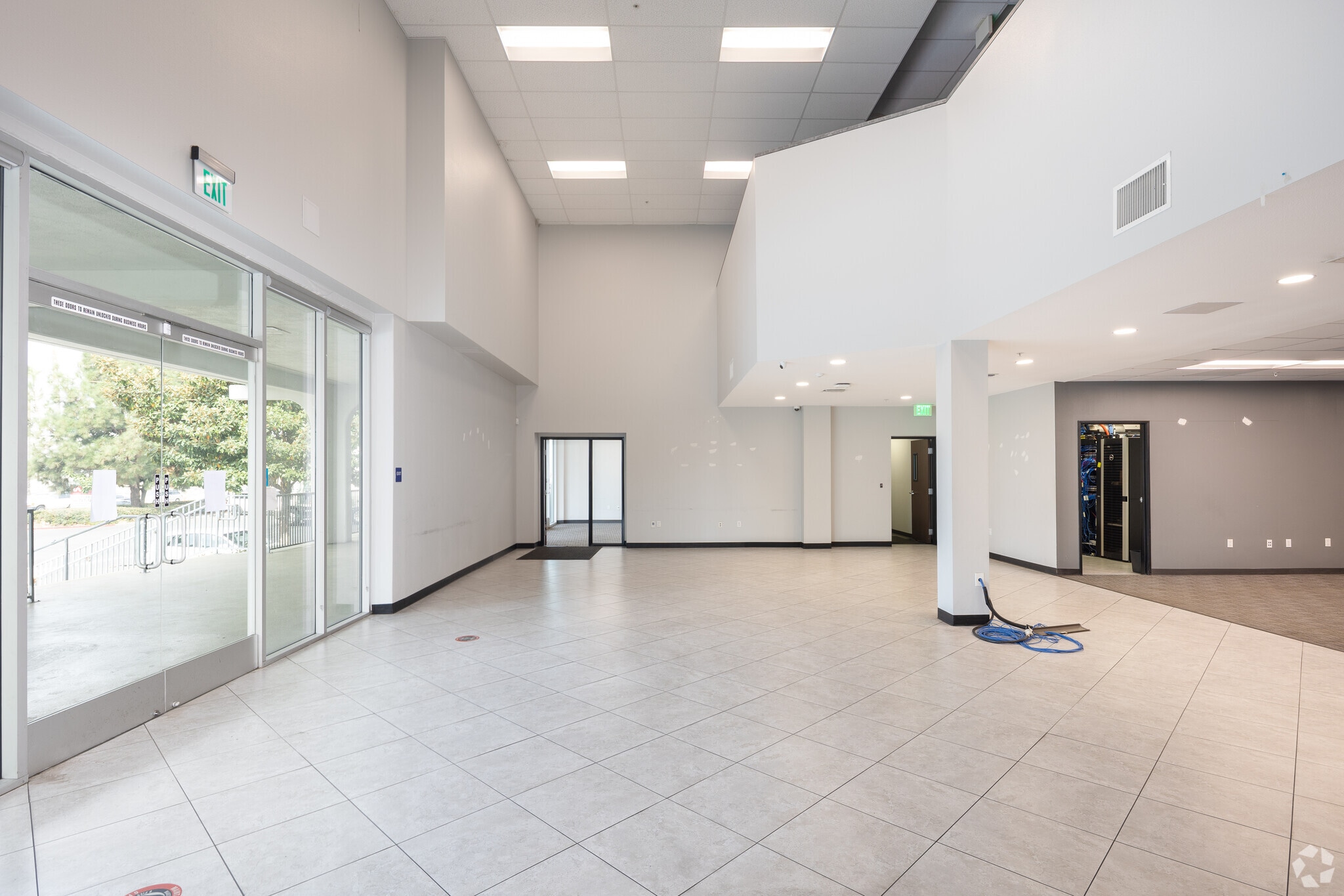 1400-1420 S Manhattan Ave, Fullerton, CA for lease Lobby- Image 1 of 16