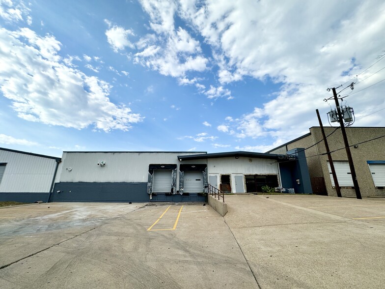 1611 Hinton St, Dallas, TX for lease - Building Photo - Image 2 of 4