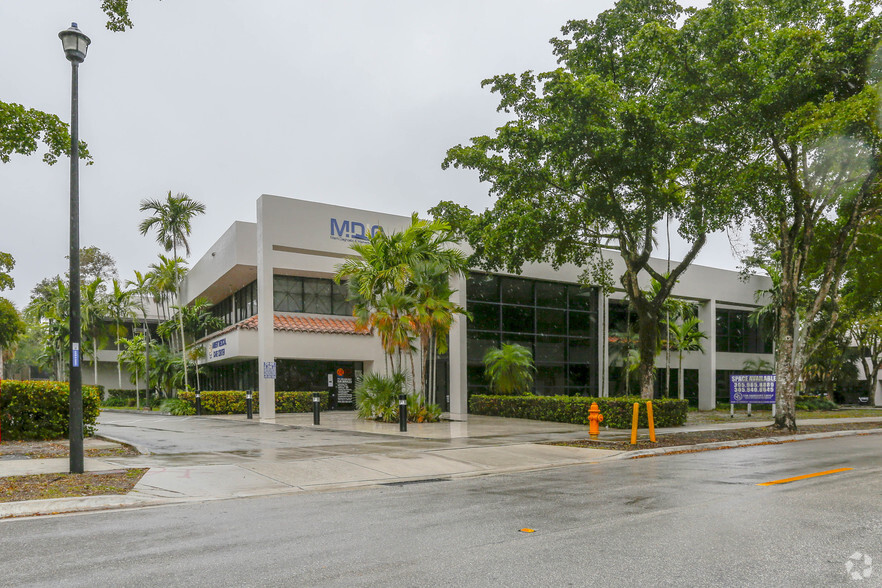 15495 Eagle Nest Ln, Miami Lakes, FL for lease - Building Photo - Image 1 of 5