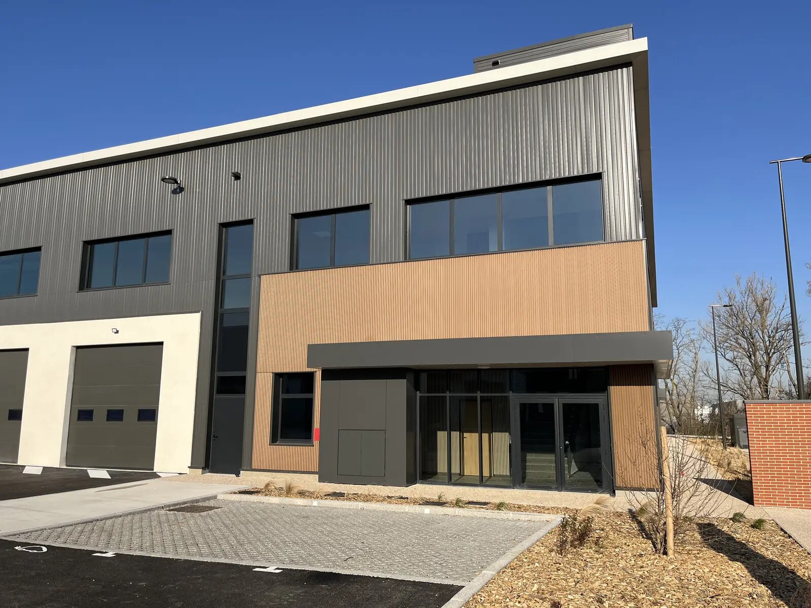 Flex in Saint-Priest for lease Building Photo- Image 1 of 6