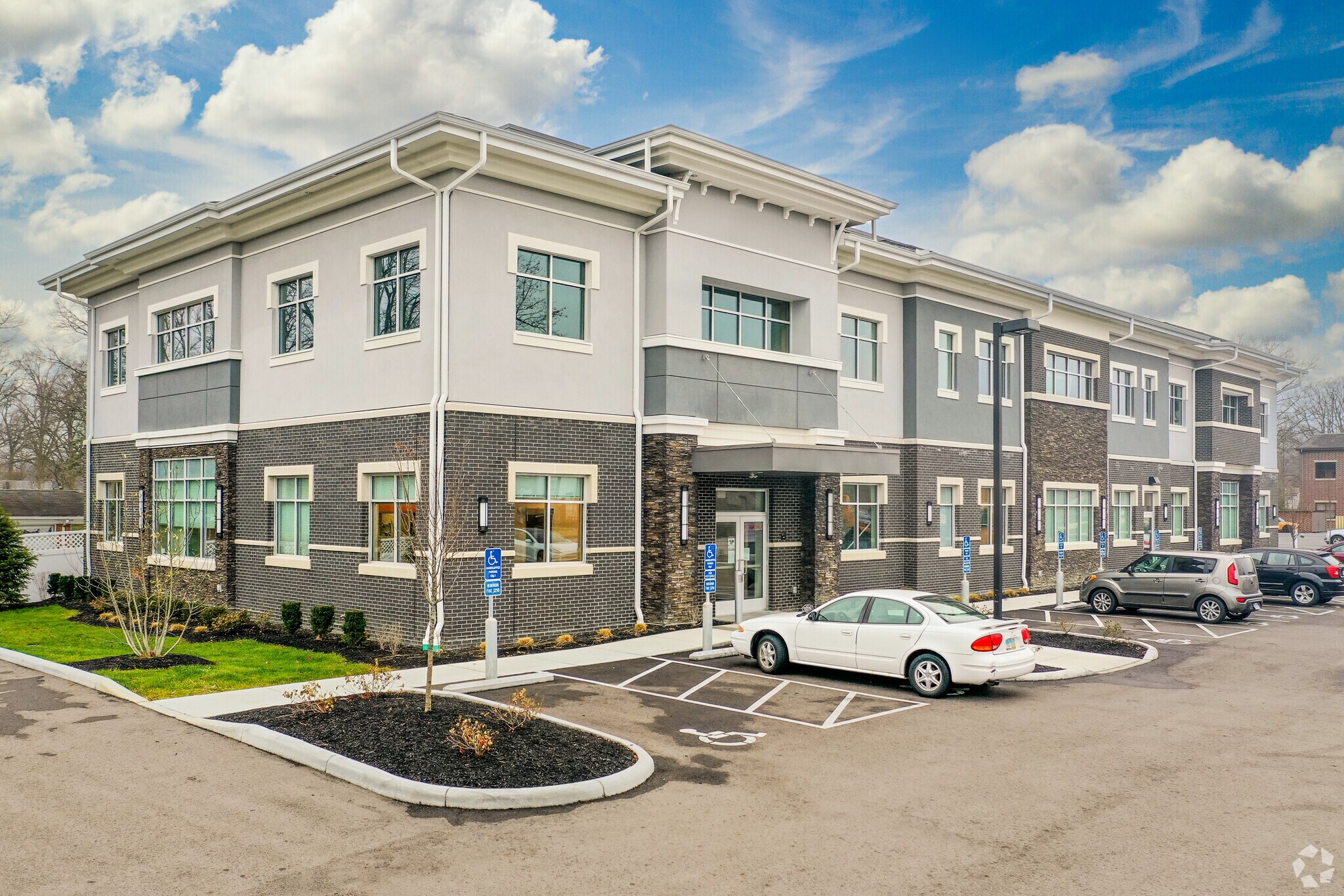 4665 E Galbraith Rd, Cincinnati, OH for lease Primary Photo- Image 1 of 7