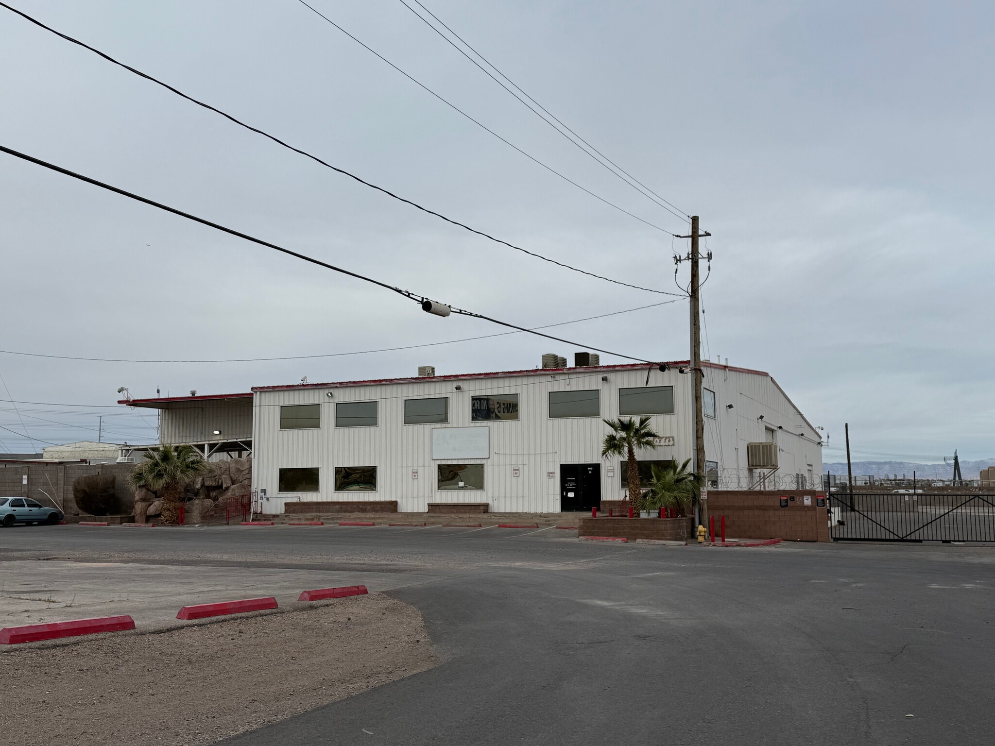 1239 N Boulder Hwy, Henderson, NV for lease Building Photo- Image 1 of 10