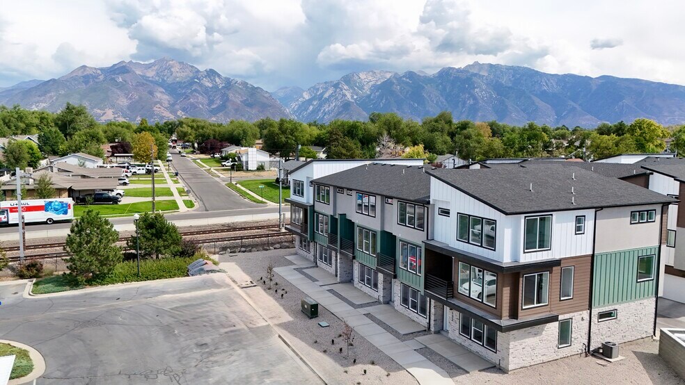 132-144 E Chambord Ct, Sandy, UT for sale - Primary Photo - Image 1 of 1