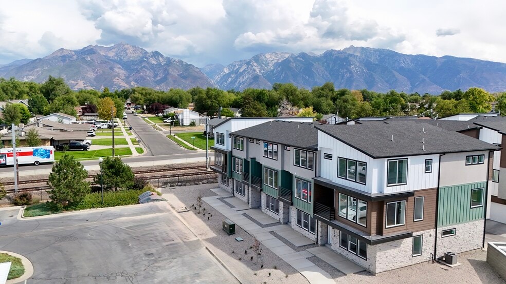 Princeton Terrace Townhomes - 9 Units portfolio of 2 properties for sale on LoopNet.com - Aerial - Image 1 of 41