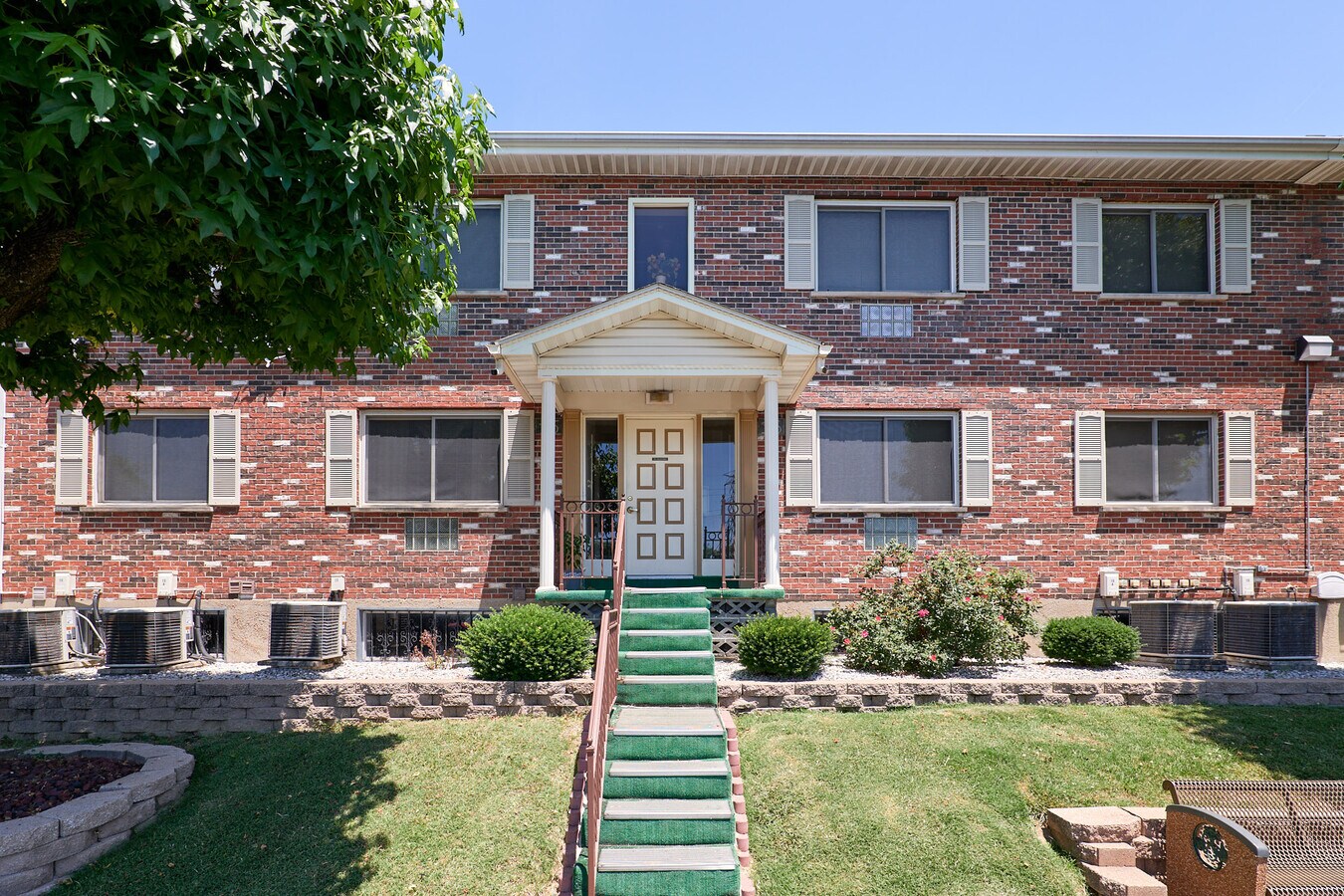 20 Chandler Ct, Florissant, MO 63031