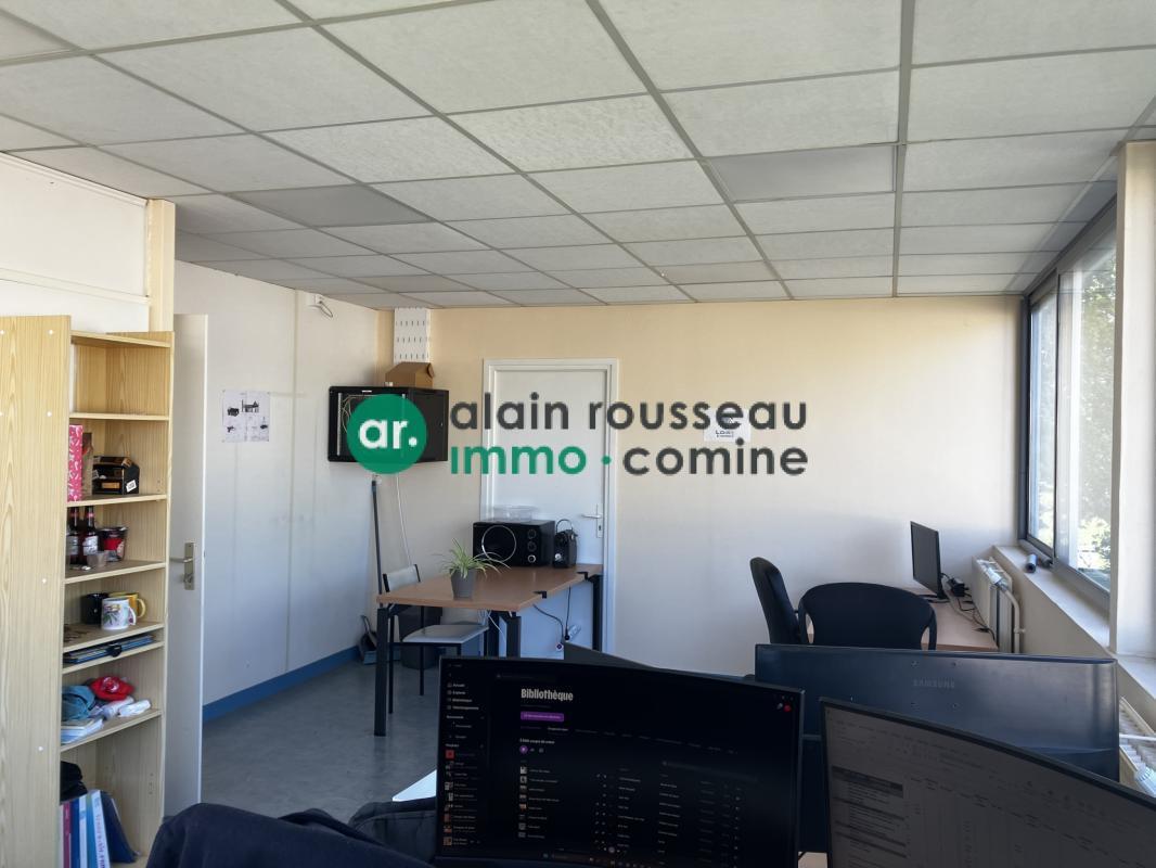 Office in Beaucouzé for lease Interior Photo- Image 1 of 6