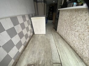 Retail in Barcelona, Barcelona for lease Interior Photo- Image 2 of 5