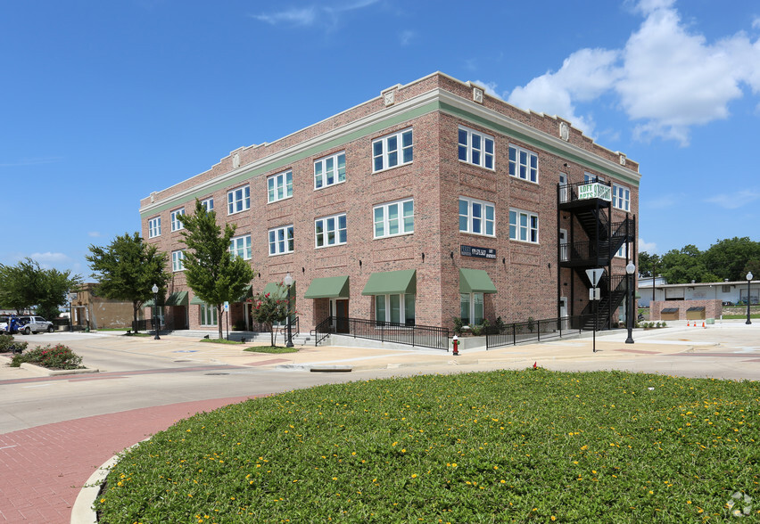 401 N Main St, Bryan, TX for sale - Primary Photo - Image 1 of 1